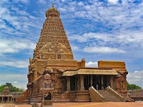 La Construction du Temple Brihadeeswarar: Un Monument Hindouiste Symbolique à l’Âge d’Or de l’Empire Chola